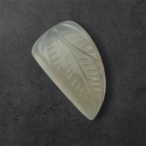 Kamień księżycowy szary kaboszon carving 22x13 mm nr 131 Kamień księżycowy szary kaboszon carving 22x13 mm nr 131