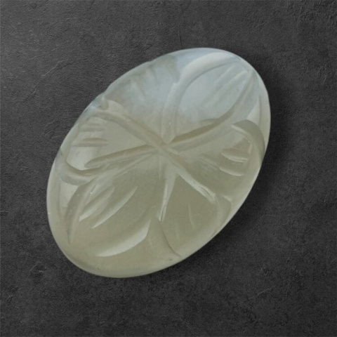 Kamień księżycowy szary kaboszon carving 23x16 mm nr 107 Kamień księżycowy szary kaboszon carving 23x16 mm nr 107