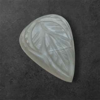 Kamień księżycowy szary kaboszon carving 23x17 mm nr 141