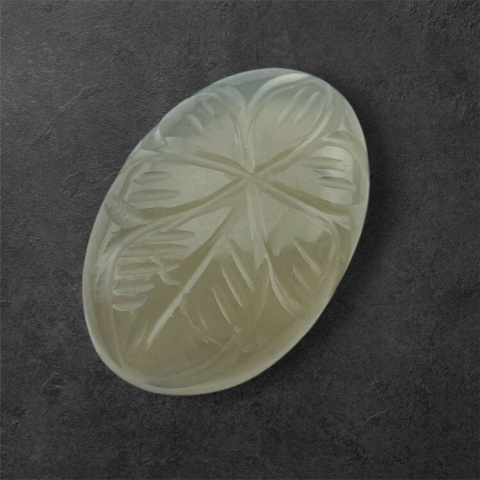 Kamień księżycowy szary kaboszon carving 24x17 mm nr 135 Kamień księżycowy szary kaboszon carving 24x17 mm nr 135