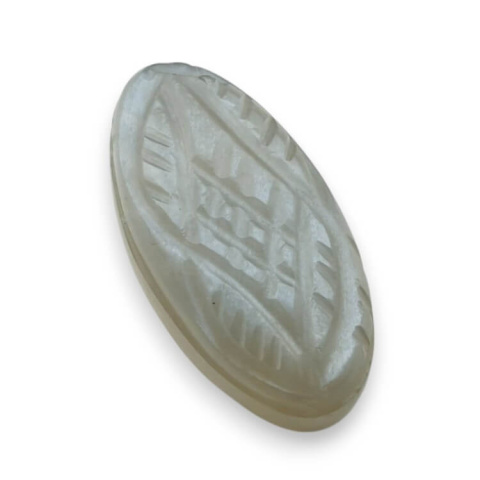 Kamień księżycowy szary kaboszon carving 25x13 mm nr 187 Kamień księżycowy szary kaboszon carving 25x13 mm nr 187