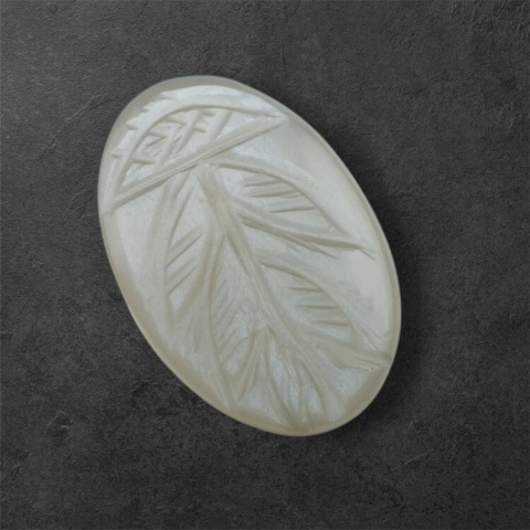 Kamień księżycowy szary kaboszon carved 28x19 mm nr 122 Kamień księżycowy szary kaboszon carved 28x19 mm nr 122