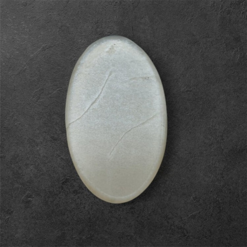 Kamień księżycowy szary kaboszon carving 30x18 mm nr 136 Kamień księżycowy szary kaboszon carving 30x18 mm nr 136