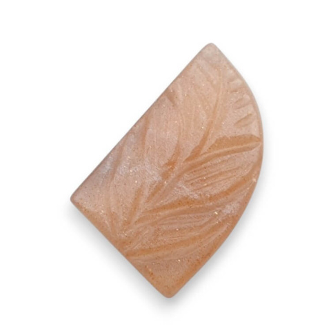 Kamień księżycowy brzoskwiniowy kaboszon carving 21x14 mm nr 82 Kamień księżycowy brzoskwiniowy kaboszon carving 21x14 mm nr 82