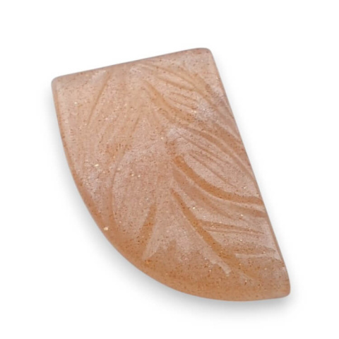 Kamień księżycowy brzoskwiniowy kaboszon carving 21x14 mm nr 82 Kamień księżycowy brzoskwiniowy kaboszon carving 21x14 mm nr 82