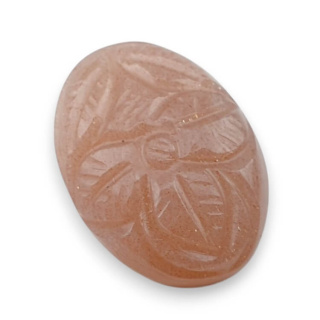 Kamień księżycowy brzoskwiniowy kaboszon carving 22x16 mm nr 45