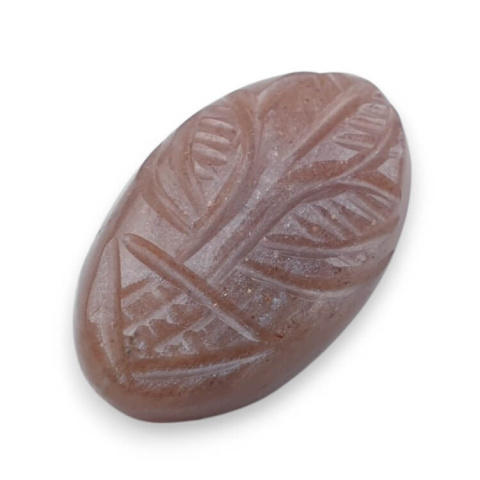 Kamień księżycowy brzoskwiniowy kaboszon carving 24x15 mm nr 62 Kamień księżycowy brzoskwiniowy kaboszon carving 24x15 mm nr 62