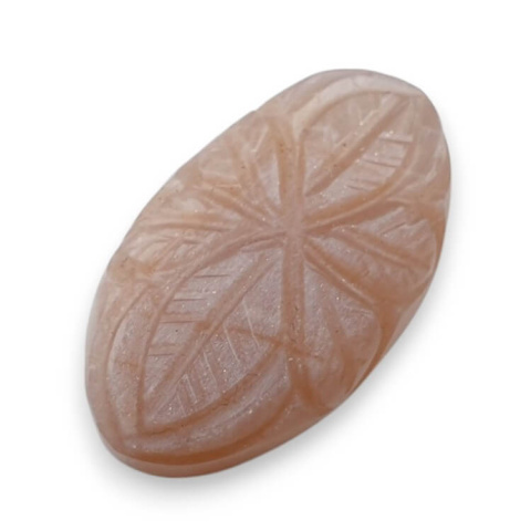 Kamień księżycowy brzoskwiniowy kaboszon carving 26x15 mm nr 61 Kamień księżycowy brzoskwiniowy kaboszon carving 26x15 mm nr 61