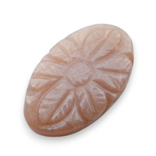 Kamień księżycowy brzoskwiniowy kaboszon carving 26x16 mm nr 91