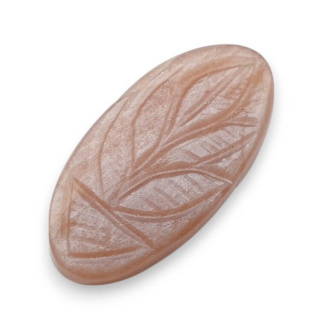 Kamień księżycowy brzoskwiniowy kaboszon carving 30x15 mm nr 70