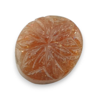 Kamień słoneczny kaboszon carving 20x17 mm nr 27