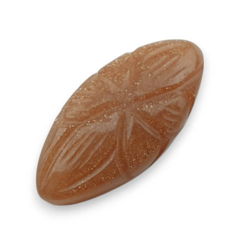 Kamień słoneczny kaboszon carving 26x12 mm nr 22 Kamień słoneczny kaboszon carving 26x12 mm nr 22