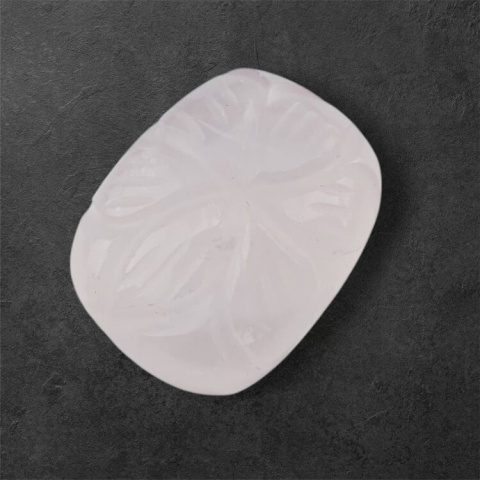 Kwarc różowy kaboszon carving 20x16 mm nr 54 Kwarc różowy kaboszon carving 20x16 mm nr 54