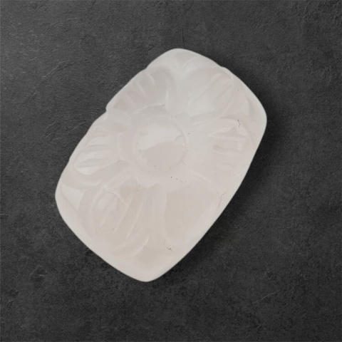 Kwarc różowy kaboszon carved 21x15 mm nr 6 Kwarc różowy kaboszon carved 21x15 mm nr 6