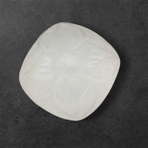 Kwarc różowy kaboszon carving 22x22 mm nr 23 Kwarc różowy kaboszon carving 22x22 mm nr 23