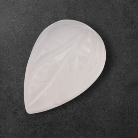 Kwarc różowy kaboszon carved 23x16 mm nr 52 Kwarc różowy kaboszon carved 23x16 mm nr 52
