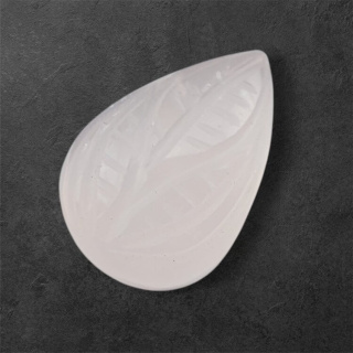 Kwarc różowy kaboszon carving 23x16 mm nr 52