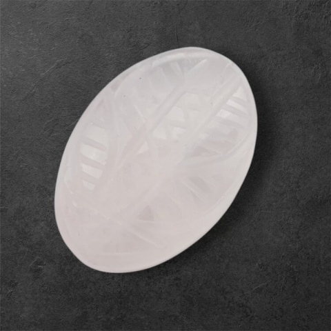 Kwarc różowy kaboszon carving 26x18 mm nr 56 Kwarc różowy kaboszon carving 26x18 mm nr 56