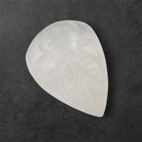 Kwarc różowy kaboszon carving 26x20 mm nr 18 Kwarc różowy kaboszon carving 26x20 mm nr 18