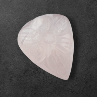 Kwarc różowy kaboszon carving 26x21 mm nr 32