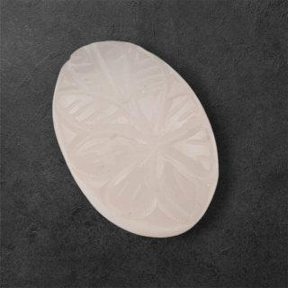 Kwarc różowy kaboszon carving 27x19 mm nr 13