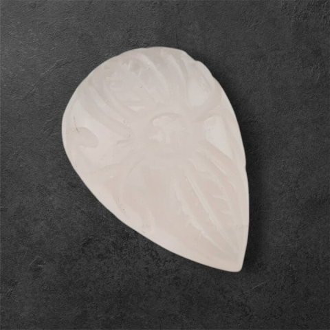 Kwarc różowy kaboszon carved 28x19 mm nr 9 Kwarc różowy kaboszon carved 28x19 mm nr 9