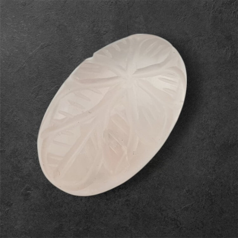 Kwarc różowy kaboszon carved 29x18 mm nr 10