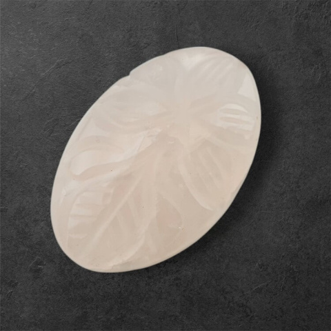 Kwarc różowy kaboszon carved 29x19 mm nr 27 Kwarc różowy kaboszon carved 29x19 mm nr 27