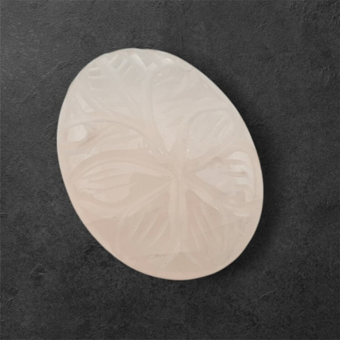 Kwarc różowy kaboszon carved 29x22 mm nr 14 Kwarc różowy kaboszon carved 29x22 mm nr 14