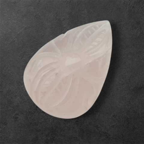Kwarc różowy kaboszon carving 30x20 mm nr 5 Kwarc różowy kaboszon carving 30x20 mm nr 5