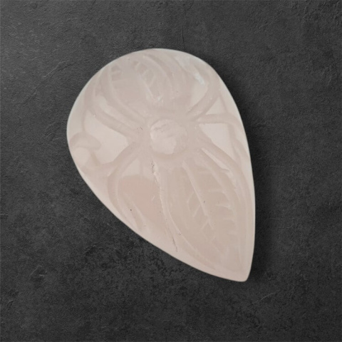 Kwarc różowy kaboszon carving 30x20 mm nr 5 Kwarc różowy kaboszon carving 30x20 mm nr 5