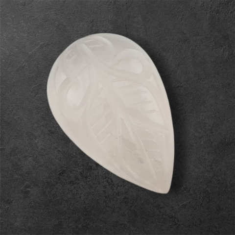Kwarc różowy kaboszon carved 31x20 mm nr 3