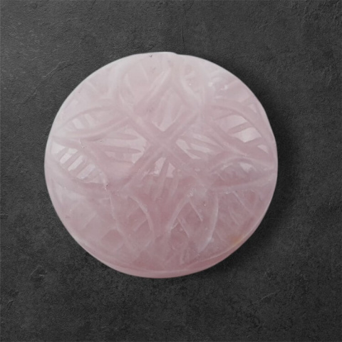 Kwarc różowy kaboszon carving fi 23 mm nr 31 Kwarc różowy kaboszon carving fi 23 mm nr 31