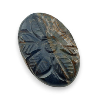 Tygrysie oko niebieskie kaboszon carving 26x17 mm nr 143