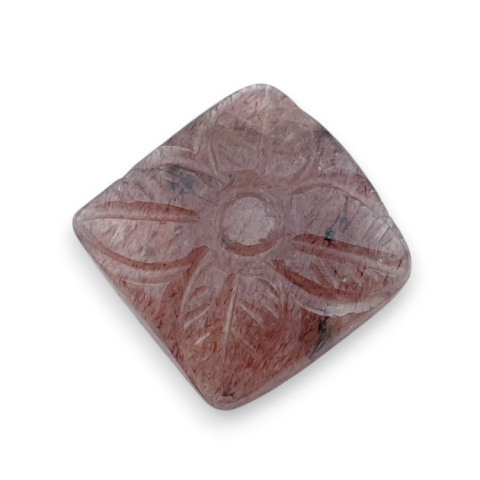 Kwarc truskawkowy kaboszon carving 20x20 mm nr 37 Kwarc truskawkowy kaboszon carving 20x20 mm nr 37
