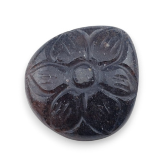 Kwarc truskawkowy kaboszon carving 23x21 mm nr 4