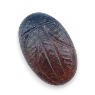 Kwarc truskawkowy kaboszon carving 25x16 mm nr 51