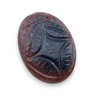 Kwarc truskawkowy kaboszon carving 27x20 mm nr 78