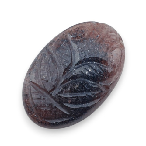 Kwarc truskawkowy kaboszon carving 29x19 mm nr 28 Kwarc truskawkowy kaboszon carving 29x19 mm nr 28