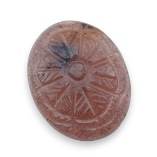 Kwarc truskawkowy kaboszon carving 30x24 mm nr 12