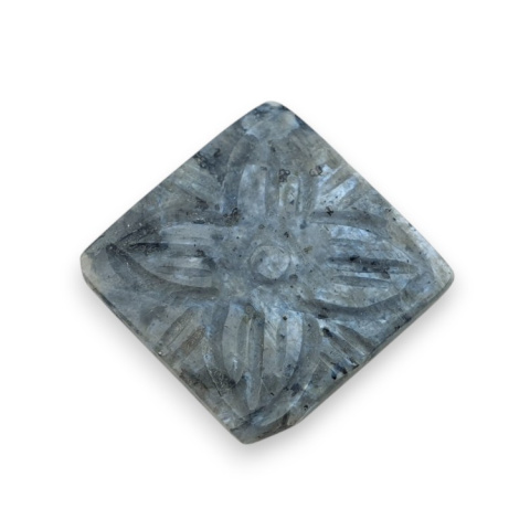 Larvikit kaboszon carving 25x25 mm nr 1 Larvikit kaboszon carving 25x25 mm nr 1