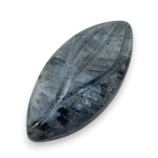 Larvikit kaboszon carving 28x14 mm nr 9