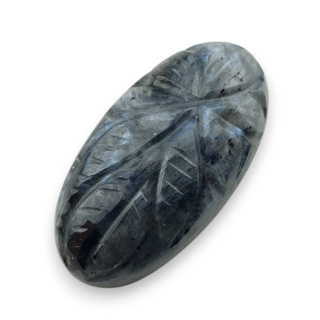 Larvikit kaboszon carving 29x15 mm nr 7