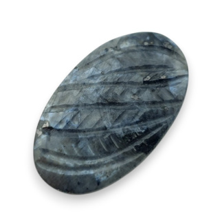Larvikit kaboszon carving 29x17 mm nr 8