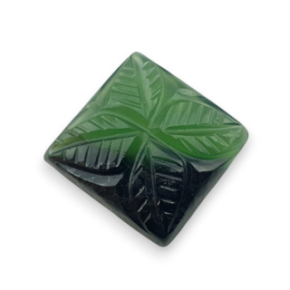Nefryt kaboszon carving 18x17 mm nr 74