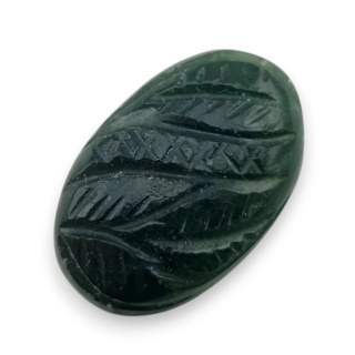 Nefryt kaboszon carving 22x14 mm nr 17