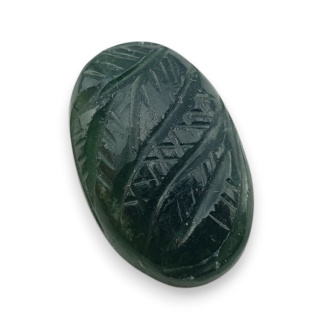 Nefryt kaboszon carving 22x14 mm nr 17