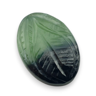 Nefryt kaboszon carving 23x17 mm nr 40