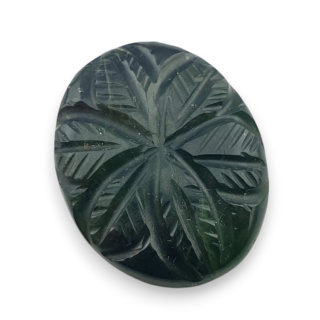 Nefryt kaboszon carving 23x19 mm nr 38