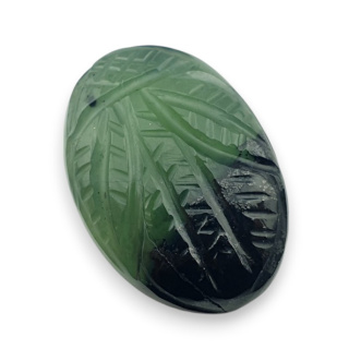 Nefryt kaboszon carving 24x17 mm nr 58